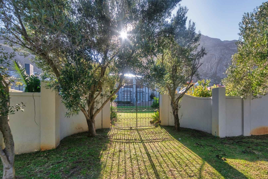 7 Bedroom Property for Sale in Voelklip Western Cape